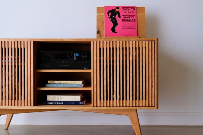 Consola de discos de madera maciza de mediados de siglo, mueble para tocadiscos, almacenamiento de vinilos, "The Presley" imagen 2
