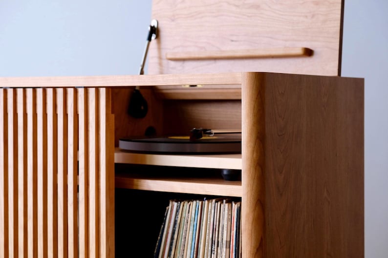 Consola de discos de madera maciza de mediados de siglo, mueble para tocadiscos, almacenamiento de vinilos, "The Presley" imagen 8