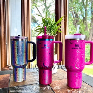 Stanley Tumbler Cup mit Gravur: Aura Edelsteine, Monde, Sterne (30 & 40oz)