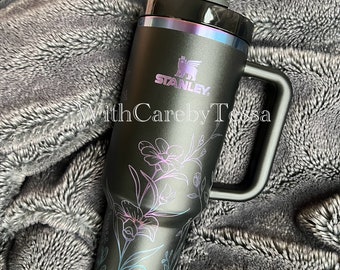 Taza de viaje con grabado personalizado, diseño floral completo, de Stanley Quencher, de 30 y 40 oz.