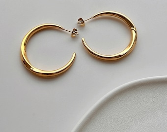 Twisted Gold Hoop Earrings in medium size 18K gold Plated Hypoallergenic Stainless Steel