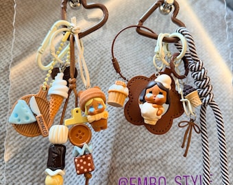 Adorno de frijolito pop Cry Baby: Adornos hechos a mano para bolsos, teléfonos y llaveros.