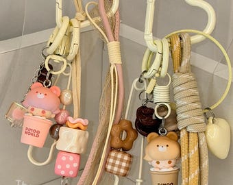 Dimoo Pop Bean Charm: Adornos hechos a mano para bolsos, teléfonos y llaveros.