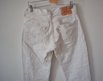 white levi pants