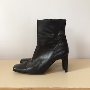 Vintage Black Leather Anklee boots Heeled boots 90s eu 39