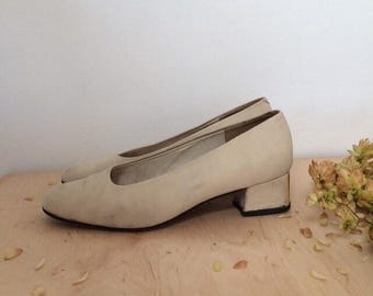 Vintage Creme Wildleder Pump Heels Schuhe Größe EU 39 US8.5