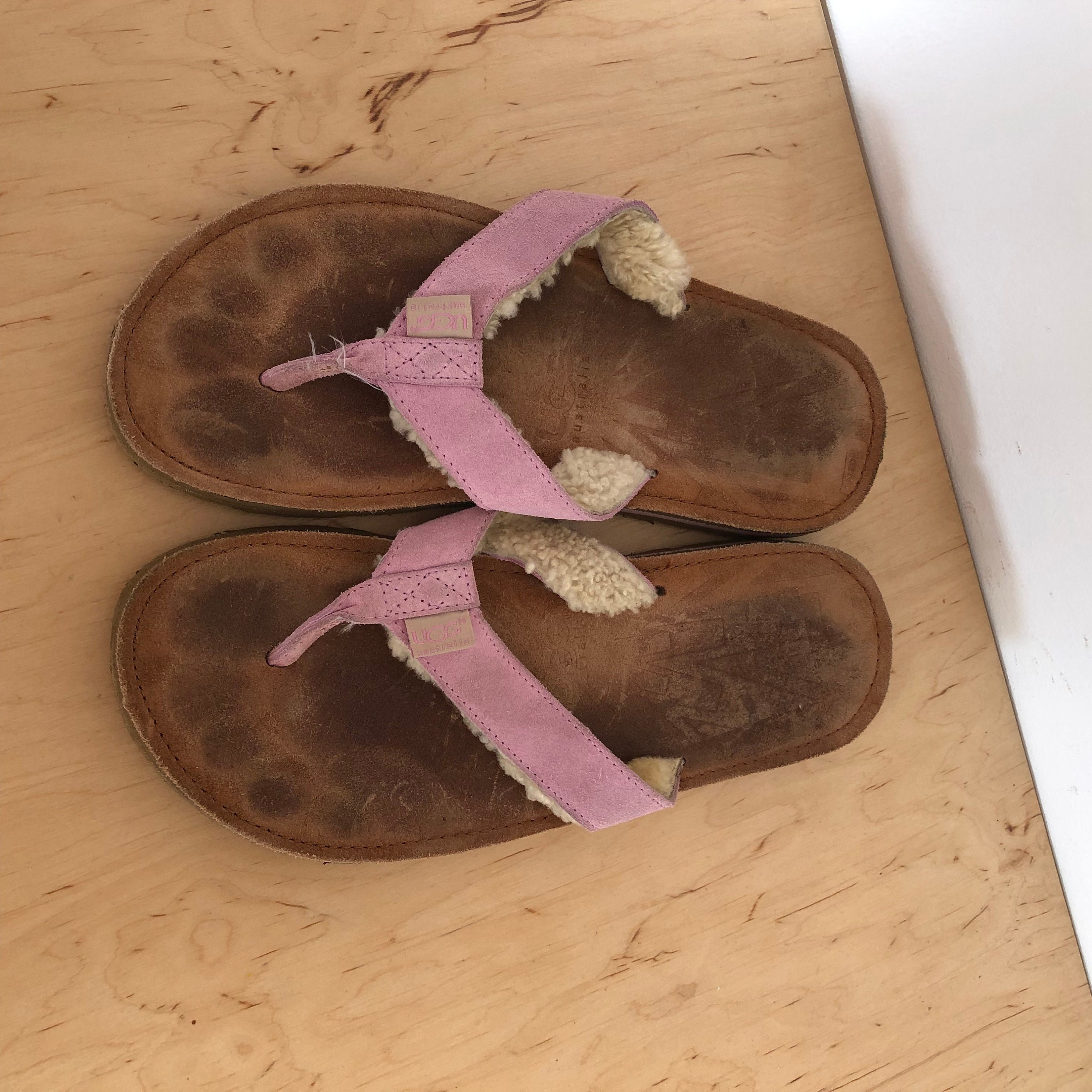 Ugg flip best sale flops womens