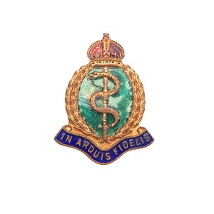 c1950s Royal Army Medical Corps Enamel Gilt Sweetheart Pin Badge – Vintage British Army Military Collectible