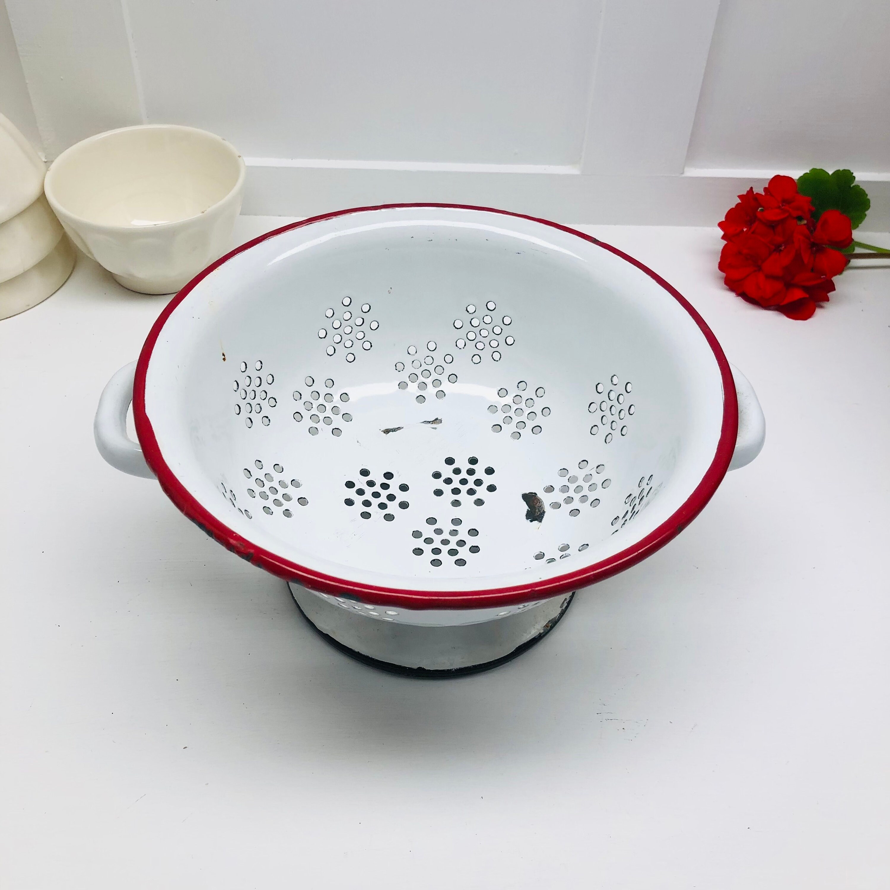 Passoire Émaillée Ancienne - Rouge - Manche - Décorative - Collection Cuisine Rétro