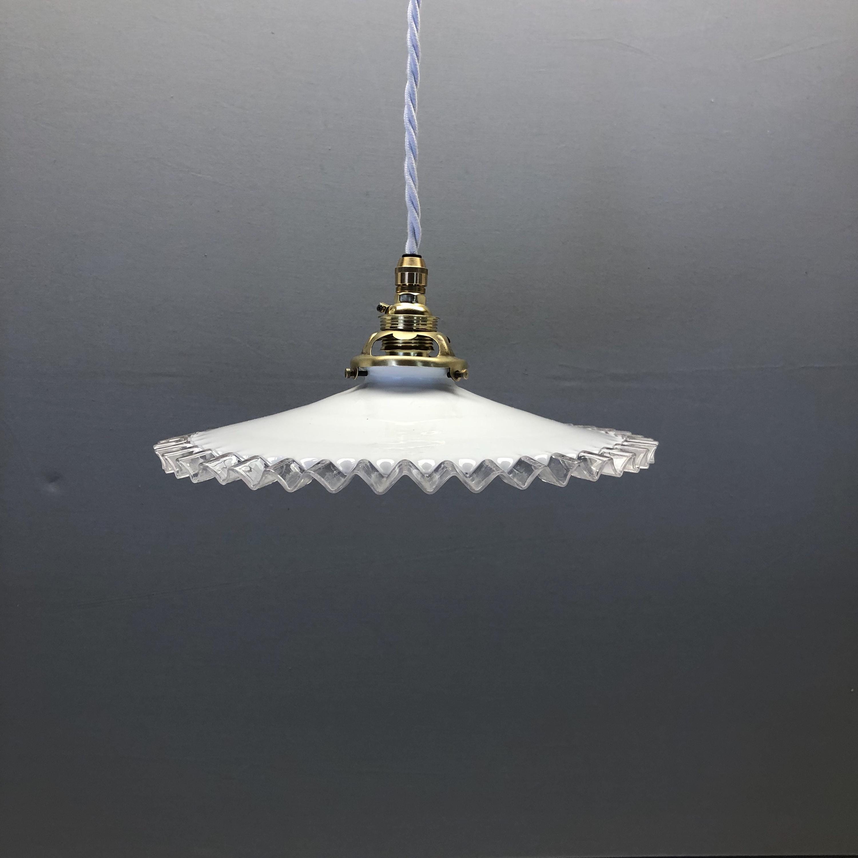 フランスのヴィンテージオパーリンランプシェード：フリルミルクガラス