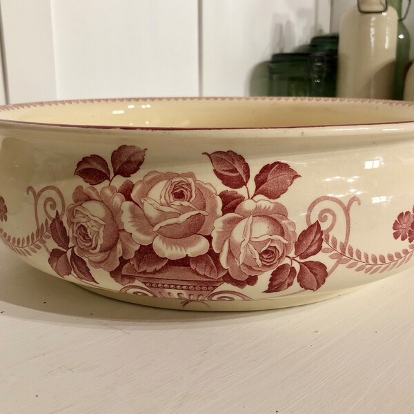 Schöne französische Vintage Schüssel, große französische Keramikschüssel, große tiefe Salat- oder Obstschale, Vintage Servierschale, Sahne und rote Blumenschale