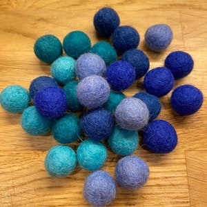 Blue Rainbow Ombré Mix 2.5cm feutre boule de laine pompons
