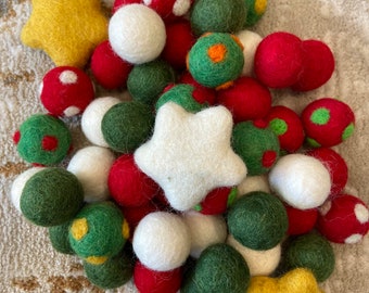 Christmas Red, Green & White Bauble Pom Pom Felt Ball Baubles with Felt Stars for Christmas tree decoration, bunting, baubles, gift wrapping