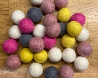 Easter Bunny Pastel mix, 2.5cm 100% Nepalese wool felt ball pom poms for DIY craft, Garland, bedroom nursery decor