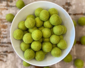 Shades of Green (swipe), 2.5cm 100% Nepalese wool felt ball pom poms