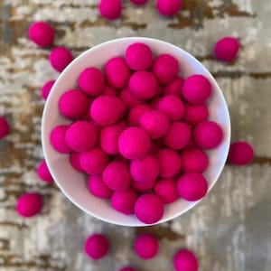 Tonos de rosa (swipe), pom poms de fieltro de lana 100% nepalí