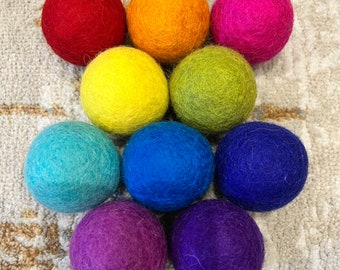 10pcs Montessori Sensory Play Large Felt Balls, in Rainbow Mix. Large size 4cm wool felt balls for kids play, pets toy balls, crafts