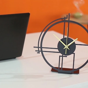 Tabletop Metal Clock with Geometric Style, Minimalist Bedroom Clock, Unique Desk Clock, Modern Design New Business Gift, Home Decoration