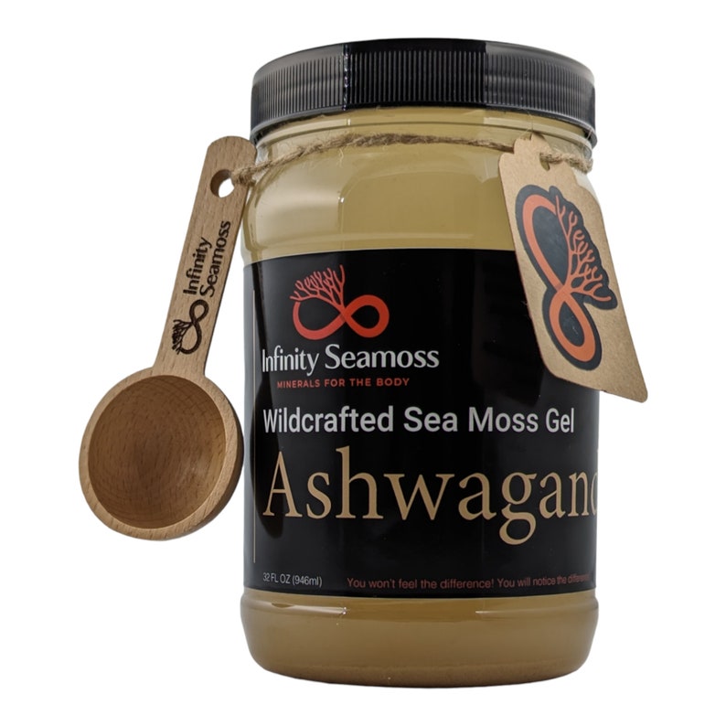 Peut inclure: Un pot en verre de gel brun clair avec une &eacute;tiquette noire qui indique "Infinity Seamoss Minerals for the Body Wildcrafted Sea Moss Gel Ashwagandha 32 FL OZ (946ml) You won't feel the difference! You will notice the difference!" Le pot est muni d'une cuill&egrave;re en bois sur laquelle sont grav&eacute;s les mots "Infinity Seamoss".