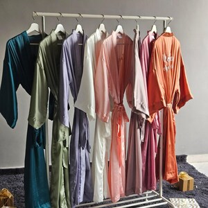 Bridesmaid robes Pockets and Liner add-on only. Add this to your order to add pockets to your silk satin bridesmaid robes.