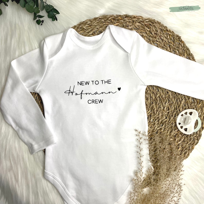 New to the crew Baby Body personalisierbar Neues Crew Mitglied mit einer personalisierten Strampler verkünden Überraschung zur Geburt Bild 2