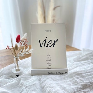 Hochzeitstisch-Deko Individuelle Tischnummer mit stilvollem Kartenhalter und Trockenblumen - Pampasgras, Eukalyptus, Phalaris, Schleierkraut