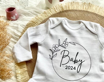 Baby 2024 handmade Baby Body mit Blumen Kranz als bleibende Erinnerung für Eltern, Familie und Freunden | Kleidung für Neugeborene
