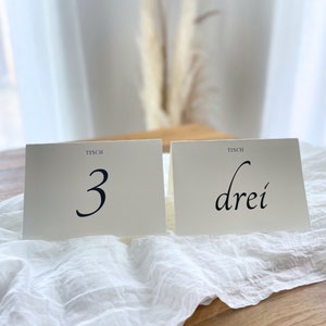 Moderne Tischnummern zum Aufstellen in Altweiß - Personalisierte Tischnummern fue Ihre Hochzeit, Geburtstag, Taufe Buettenpapier gedruckt