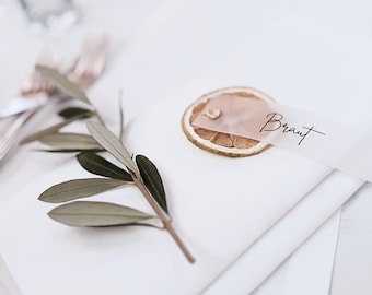 Personalized name tags for your dream wedding made of transparent paper, place cards as modern boho wedding decoration stationery