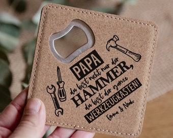 Personalisierter Flaschenöffner mit Gravur / Kork Untersetzer mit integriertem Öffner / Geschenk Papa / Vatertag / Kapselheber