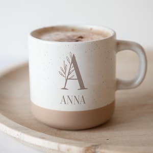 Personalisierte Tasse Anfangsbuchstabe / Geschenk Freundin / Geschenkidee Frau Geburtstag / Weihnachten Kleinigkeit / Namenstasse / Steingut