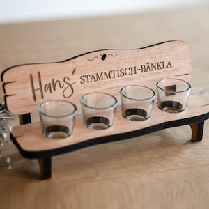 Personalisierte Schnapsbank &quot;Stammtisch&quot; mit Gravur inkl. Gläser / Erlenholz / Geldgeschenk Geburtstag