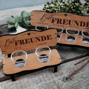 Personalisierte Schnapsbank mit Gravur inkl. Gläser / Beste Freunde / Erlenholz / Geschenk