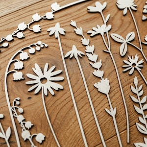 Decorazione artigianale con fiori in legno/materiale fai-da-te