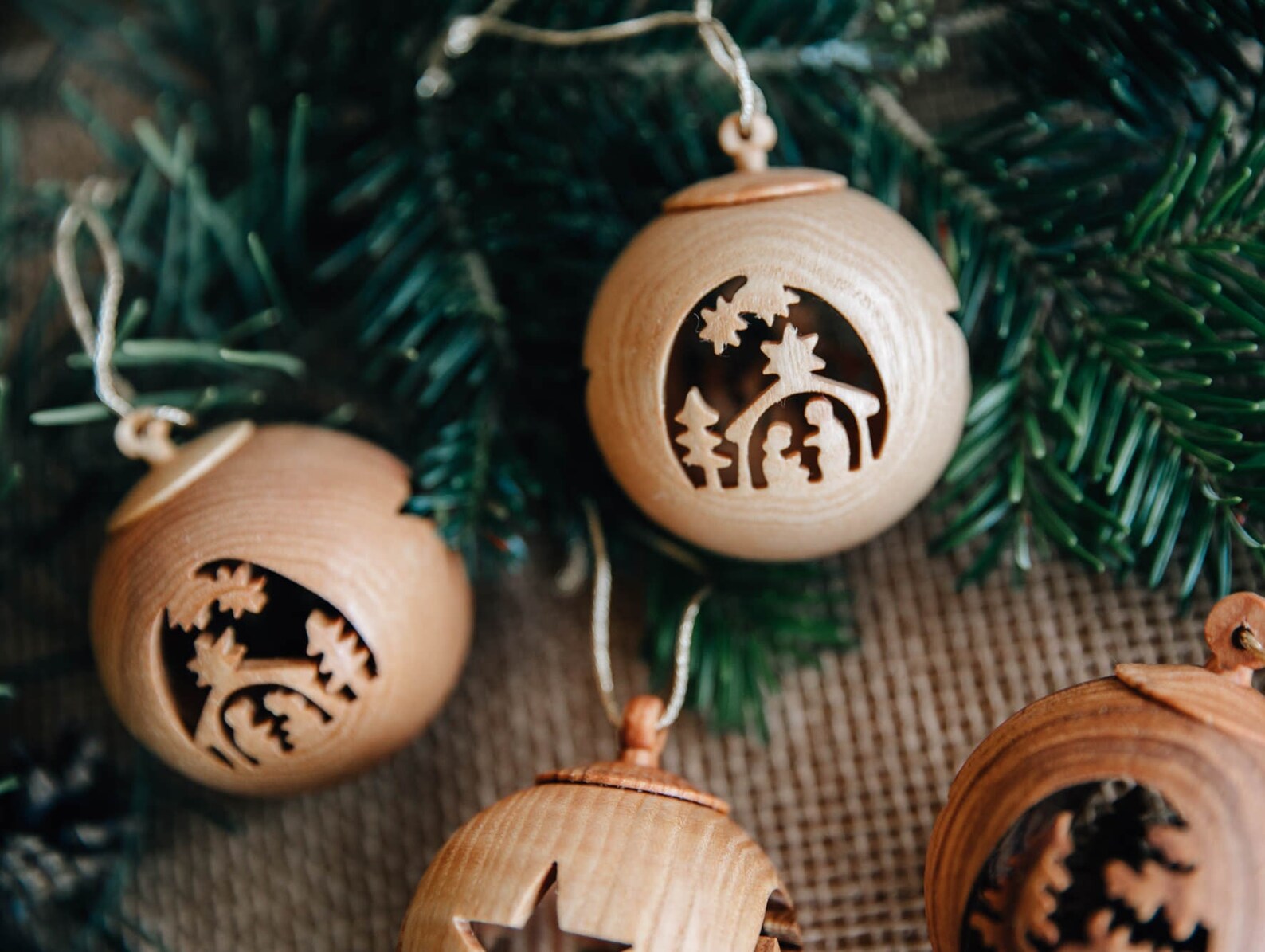 Weihnachtskugel aus Holz mit Motiv / Christbaumkugel mit Bild Etsy.de