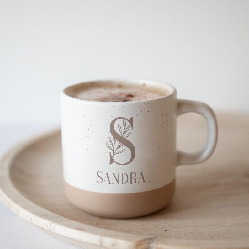 weiße Tasse mit Initiale – Becher personalisiert