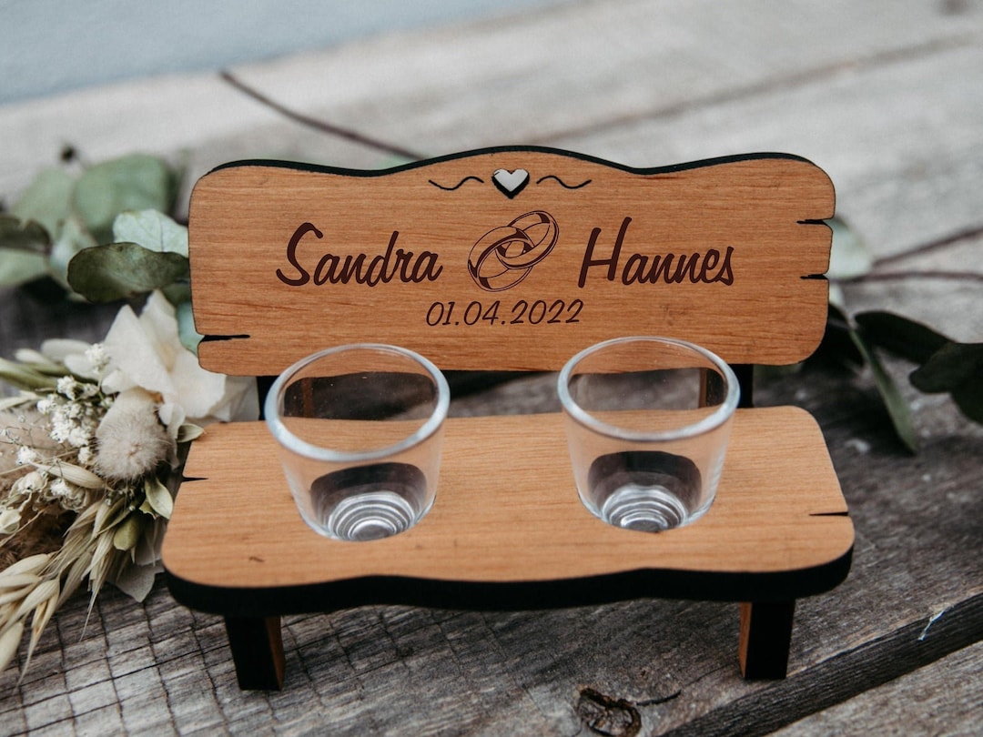 Personalisierte Schnapsbank für Hochzeit mit Gravur inkl. Gläser