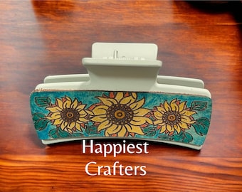 Pinza de cuero artesanal: accesorio para el cabello con girasol grabado