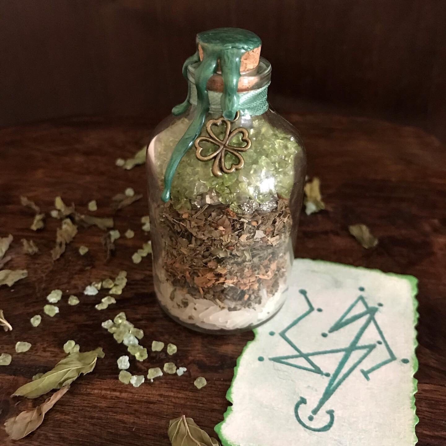 Spell Jar Prospérité Petit ou Grand Modèle, Fiole de Sort, Bouteille Sorcière en Verre avec Herbes,