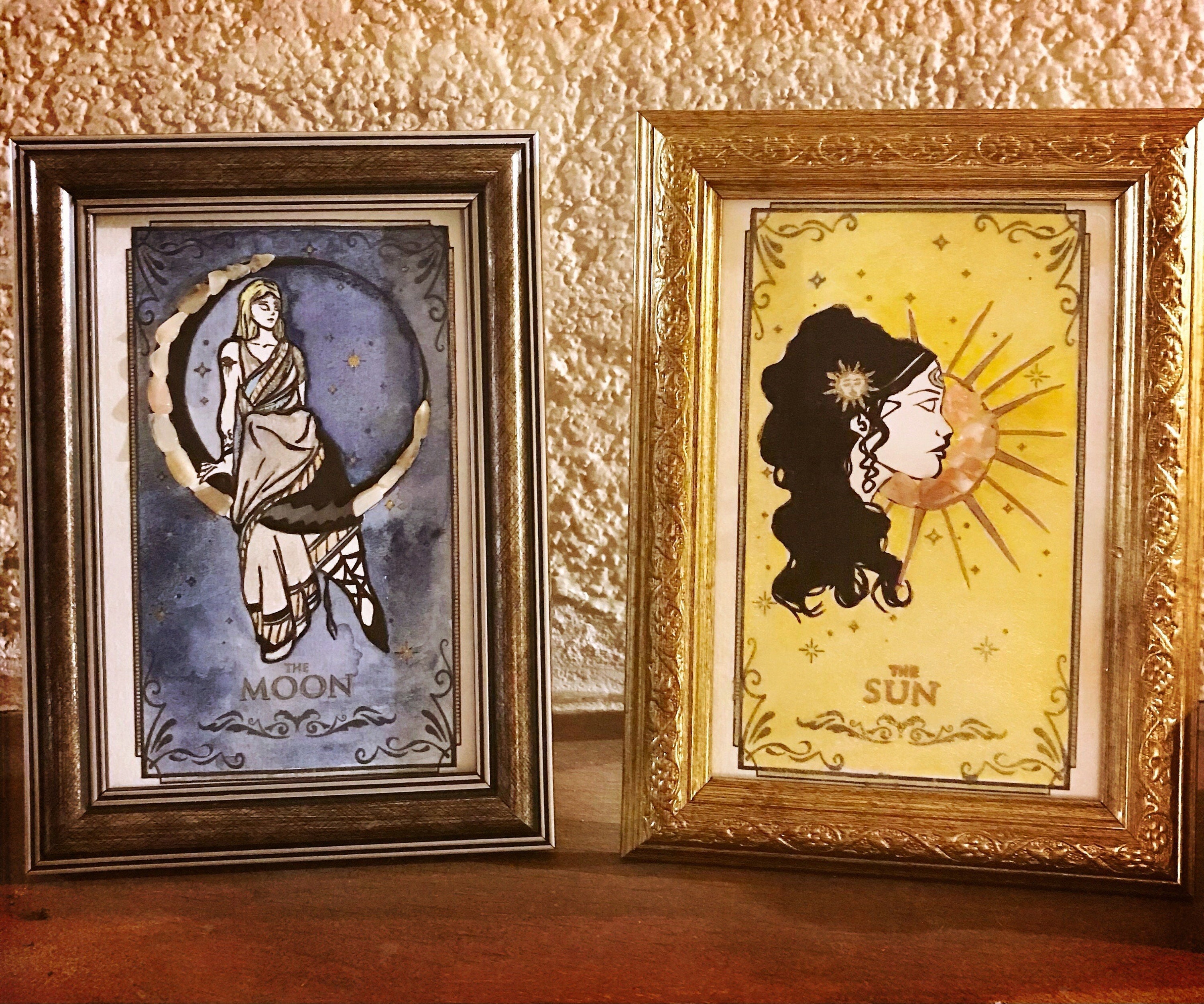 Cadre Décoratif Arcane Majeur Du Tarot avec Cristaux et Coloré à L'aquarelle