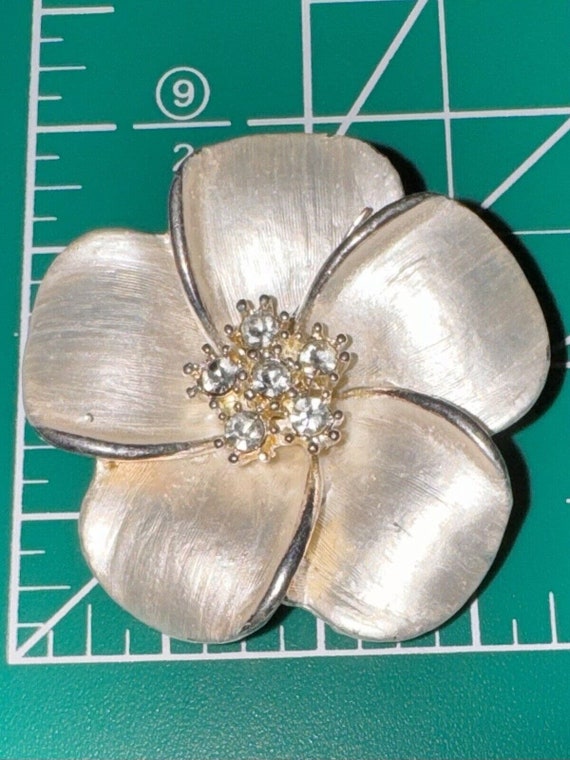 Vintage BEST Brand Brushed Silver Tone Flower Cen… - image 4
