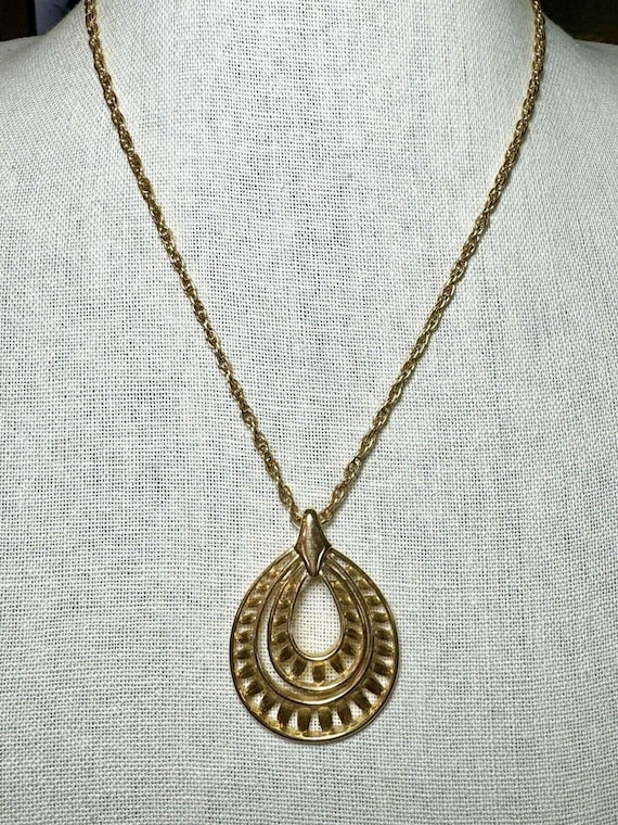 VTG Crown TRIFARI Gold Tone Open Work Pendant Neck