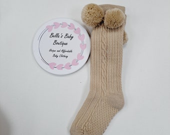 Beige knie hoge Pom Pom sokken, baby jongen sokken, baby knie hoge sokken, babysokjes, babymeisje sokken, nieuwe baby cadeau, nieuwe baby, peuter