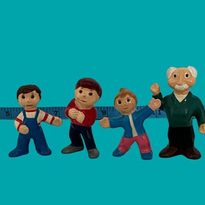 Puppet figurines from the children's television program Passe-Partout, featuring Cannelle and Pruneau, their cousin Rigodon, and Grandpa Bi (set of 4)