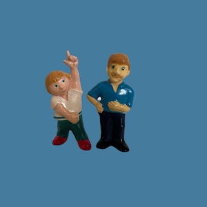 Puppet figurines from the children's television program Passe-Partout featuring Tamarin and his son, set of 2