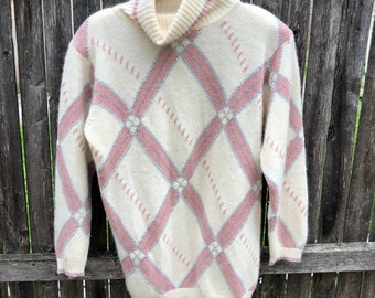 Vintage 80s Petite Sophisticate White & Pink Argyle Turtleneck Sweater Wool Angora Metallic Threads Women's Petite/Small