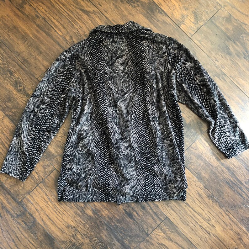 Vintage 90s Snakeskin Print Velvet-Feel Women/'s Button Down Collared Shirt Jacket Black and Grey Soft Fuzzy