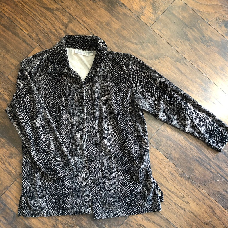 Vintage 90s Snakeskin Print Velvet-Feel Women/'s Button Down Collared Shirt Jacket Black and Grey Soft Fuzzy