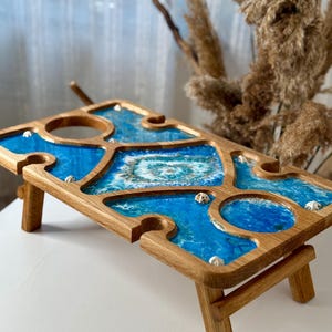 Mesa de vino para exterior, mesa portátil de madera y resina epoxi, bandeja plegable para desayuno, mesa de picnic, tabla de vinos para regalo de inauguración de la casa.