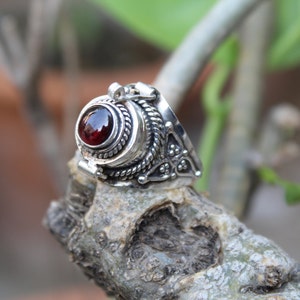 Beautiful Poison Ring For Mothers Day Gift , 925 Silver Plated Rings For women And girls With Natural Garnet Gemstone Rings For Gift